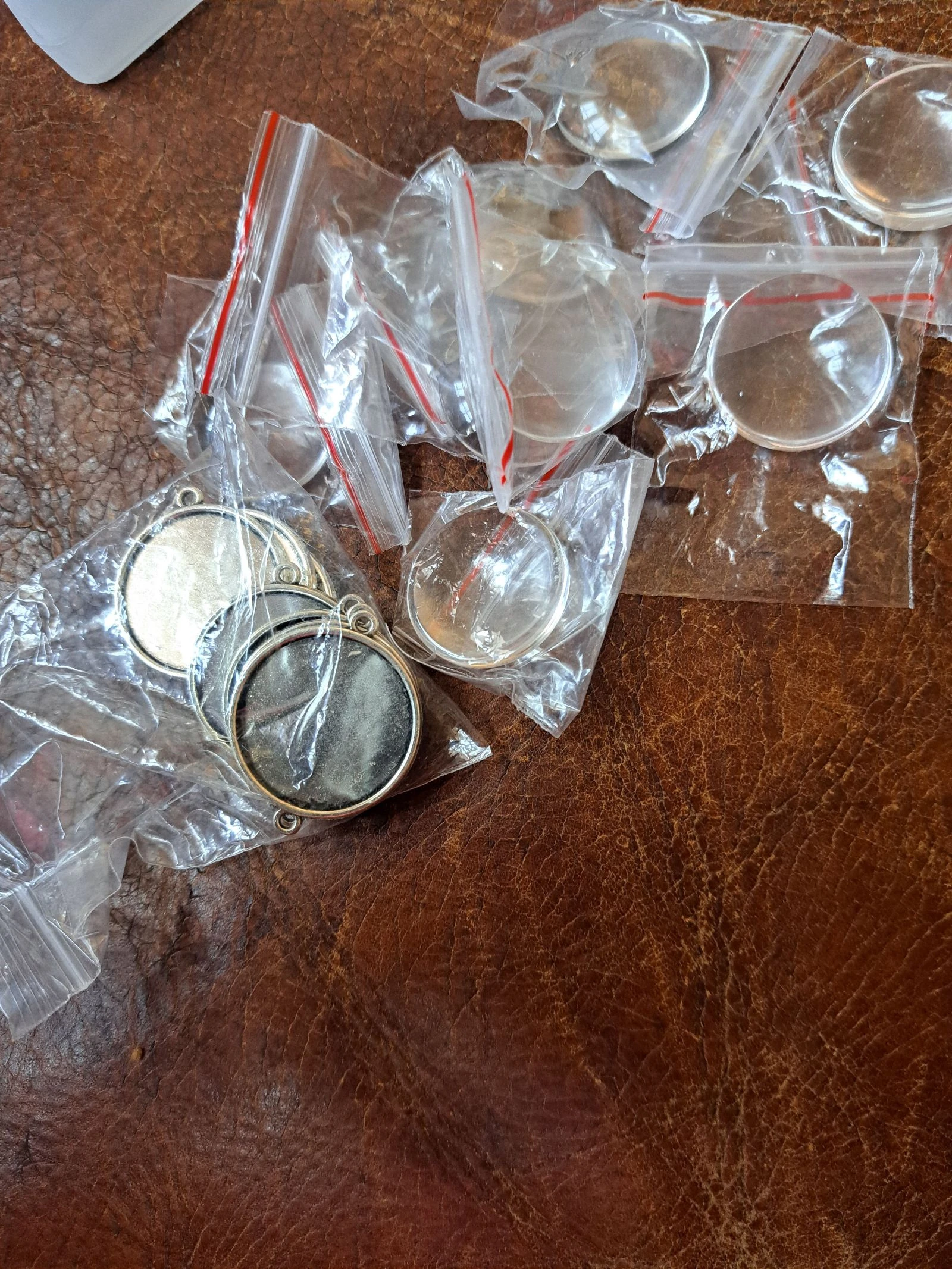 Connecteurs bijoux avec cabochons 